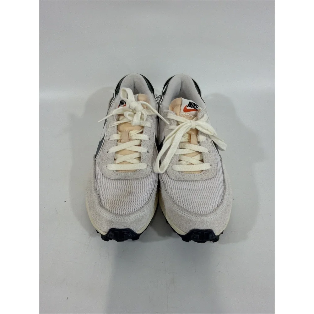 Nike product pair